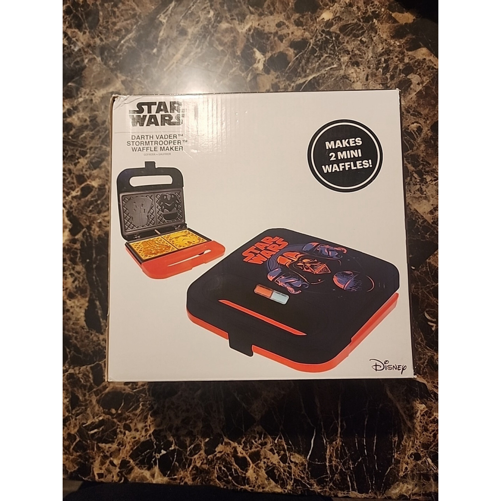 STAR WARS DARTH VADER STORMTROOPER WAFFLE MAKER STAR WARS WAFFLE MAKER